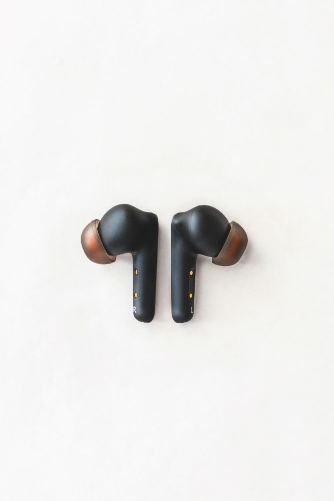 Tip: Earbud battery life explained Tip: Earbud battery life explained